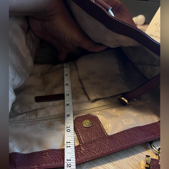 Michael Kors Merlot wine leather shoulder bag - Picture 9 of 16